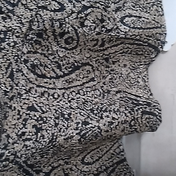 Like New Nicola Small/Medium Tan Black Design Lon Sleeves Top - Picture 4 of 9